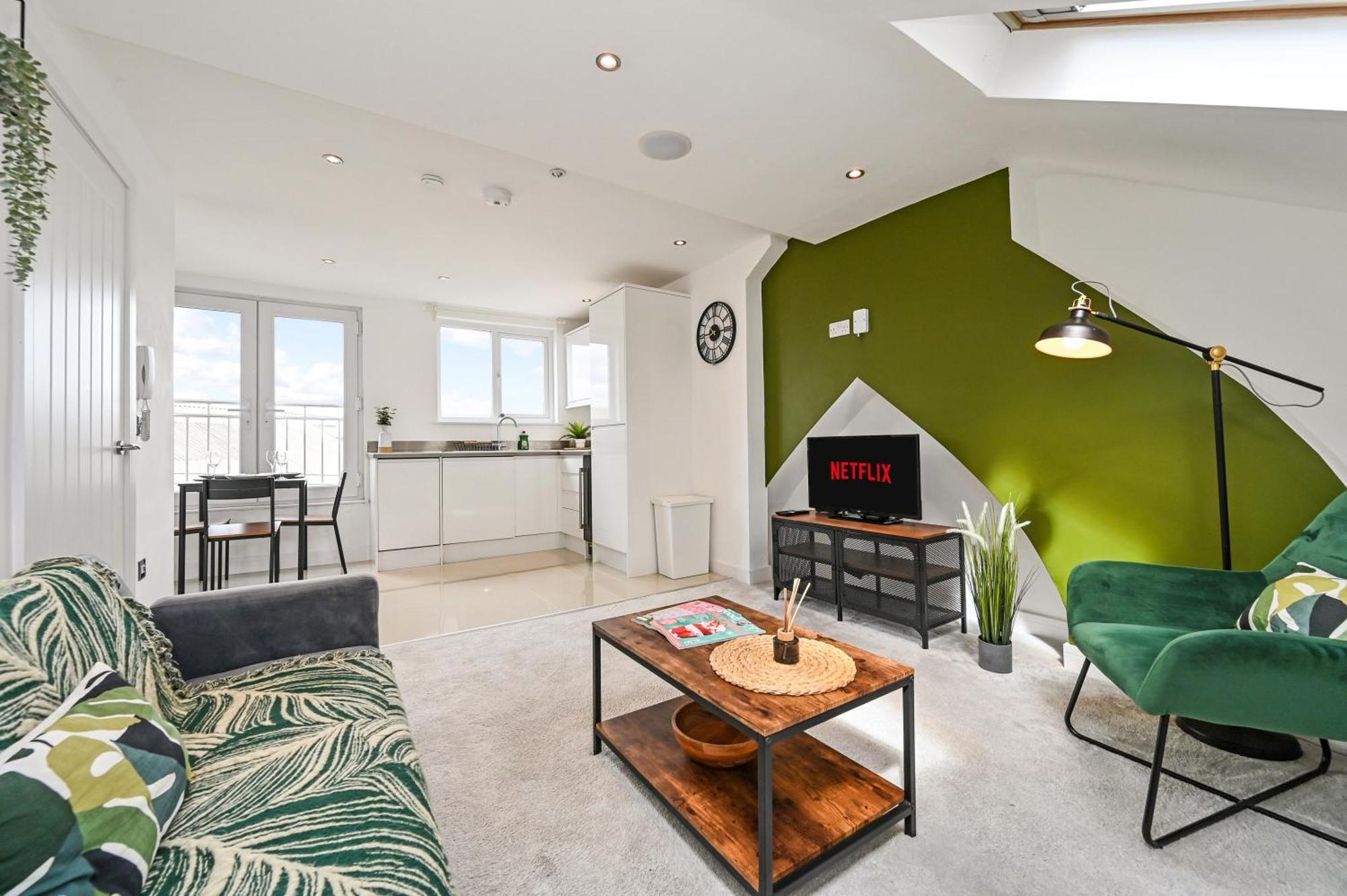 Apartment Family 1 Bed Near Centre, Free Parking, Quiet, Secure Neighbourhood Cardiff