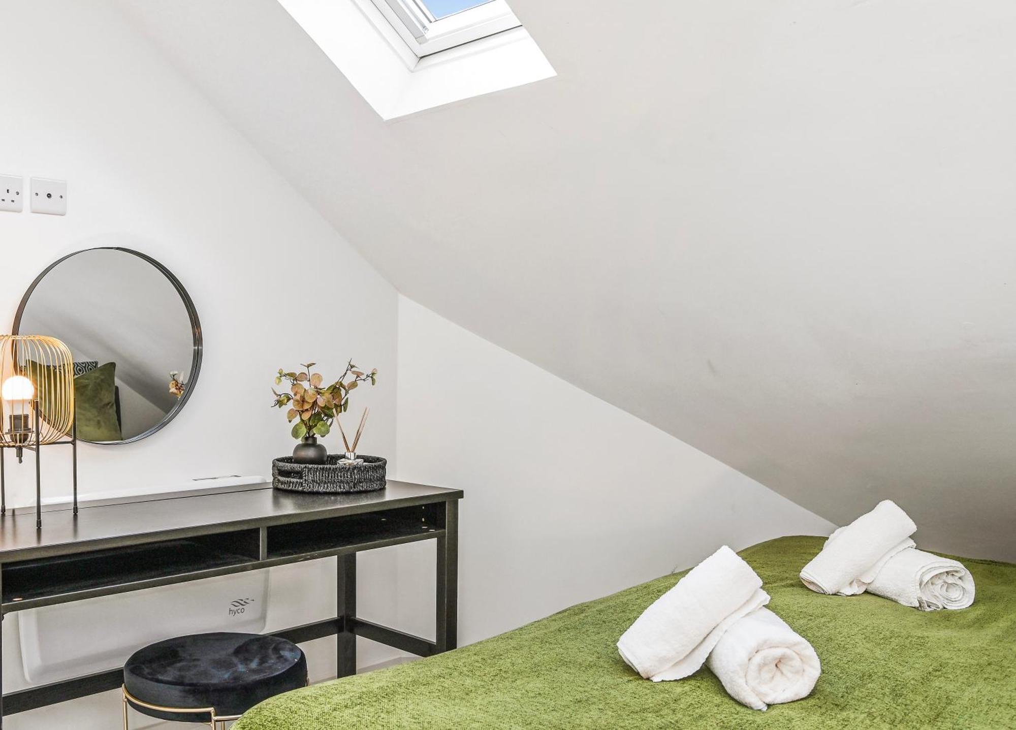 Apartment Family 1 Bed Near Centre, Free Parking, Quiet, Secure Neighbourhood