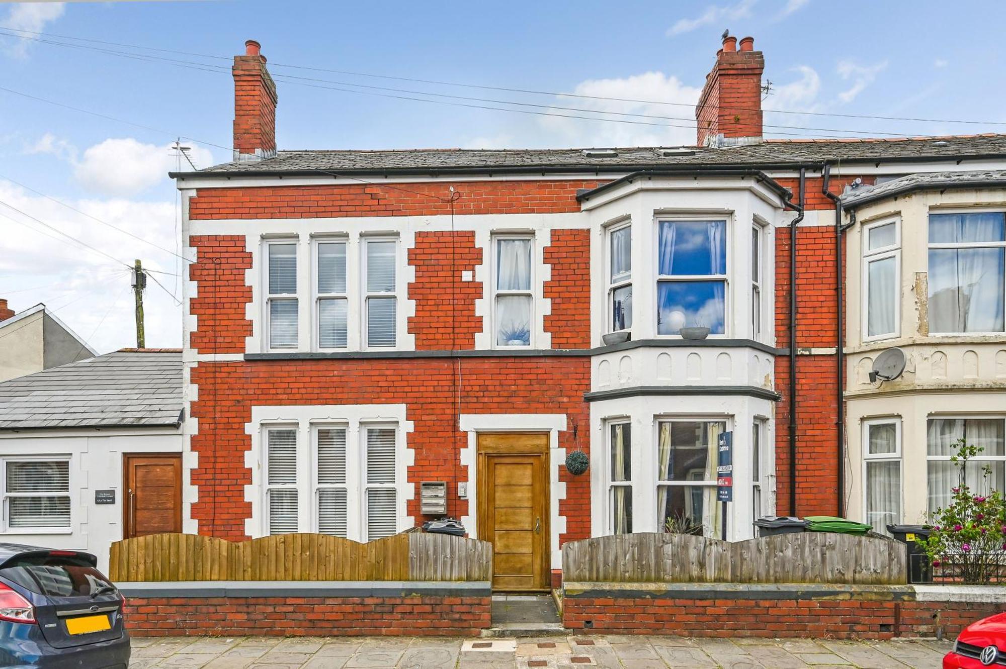 Family 1 Bed Near Centre, Free Parking, Quiet, Secure Neighbourhood *